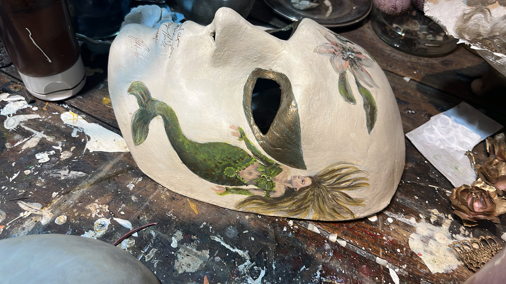 Handgemaakt Venetiaans mannenmasker met zeemeermin tattoo |Kunstwarenuis Jet