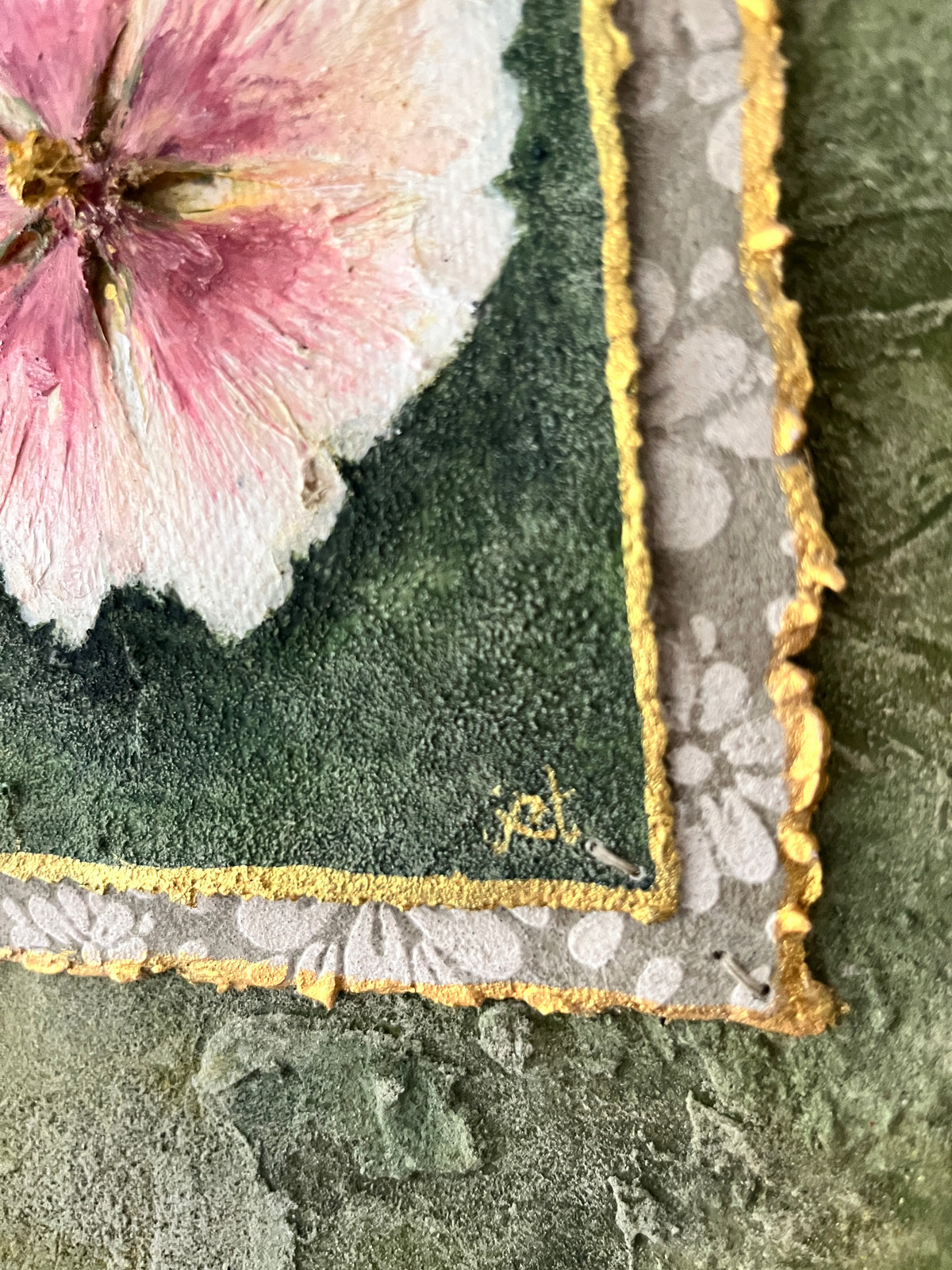 Mini Stokroos — Botanisch Schilderij met Verborgen Boodschap