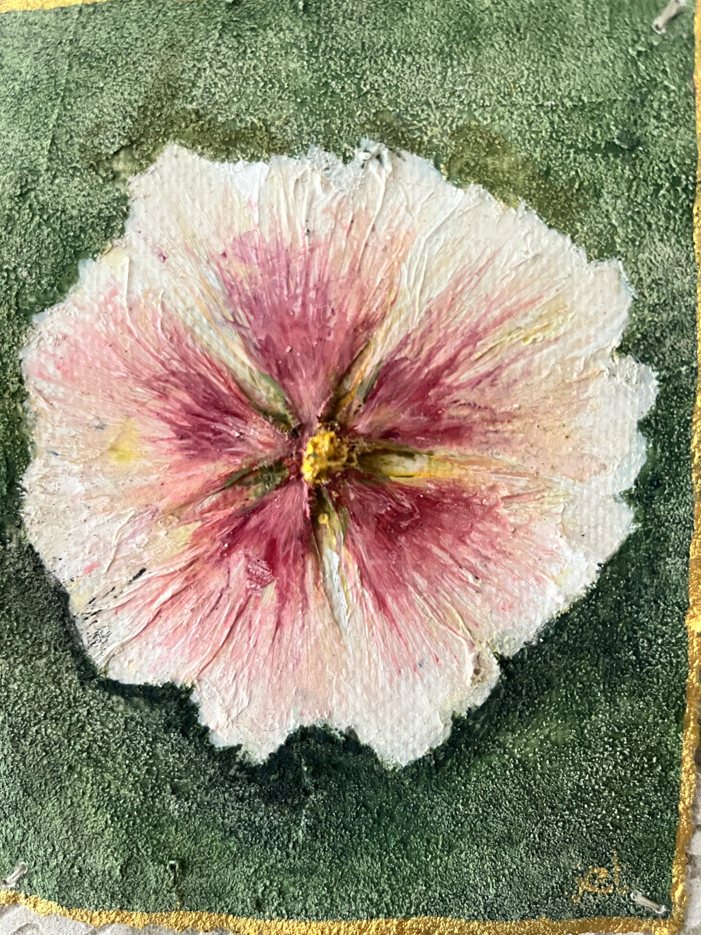 Mini Stokroos — Botanisch Schilderij met Verborgen Boodschap
